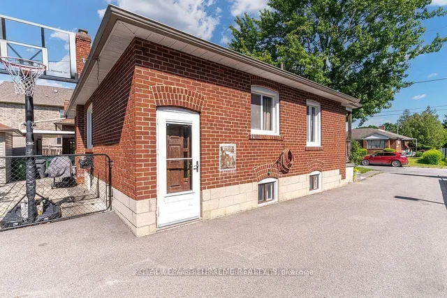 Additional image 27 of 74 Roberta Dr