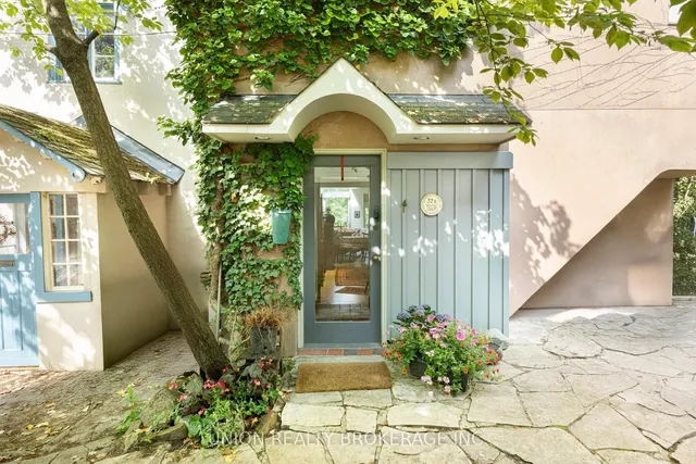 32B Victoria Park Ave