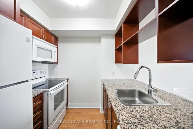 Additional image 5 of 135 Village Green Sq Unit 822