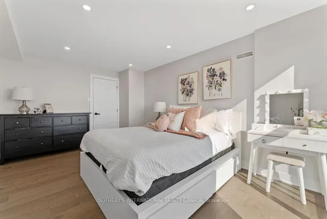 Additional image 23 of 77 Harbour Sq Unit 3208