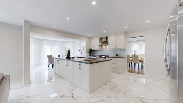 Additional image 12 of 54 Garnier Crt