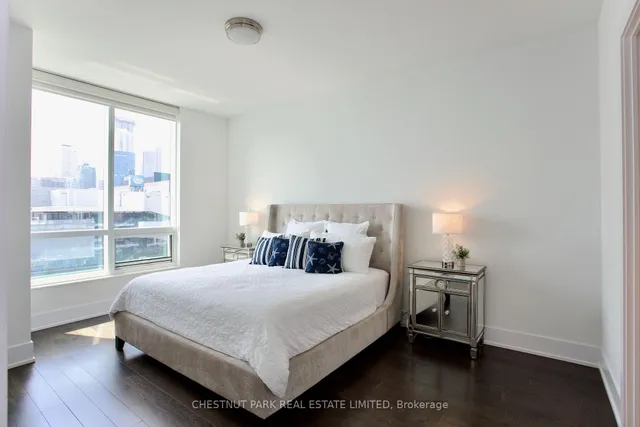 Additional image 14 of 55 Merchants' Wharf Unit 923