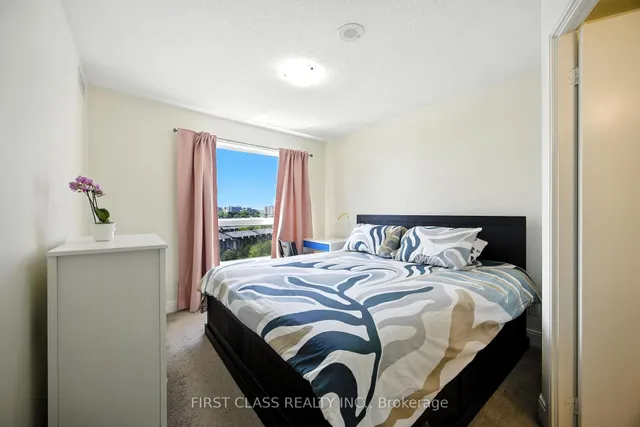 Additional image 19 of 135 Village Green Sq Unit 822