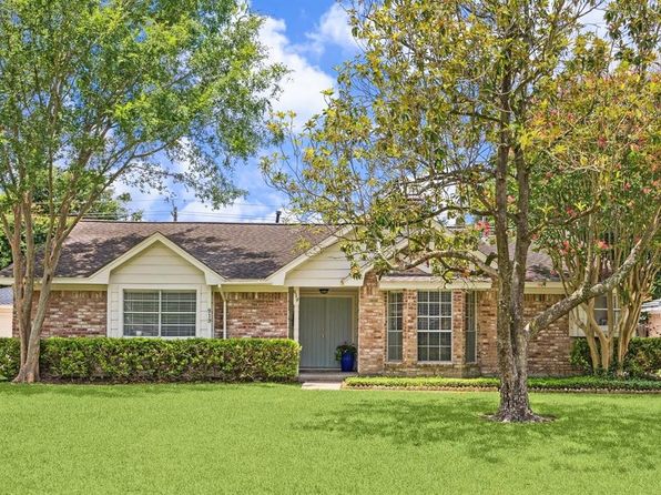 919 Carlingford Ln, Houston, TX 77079