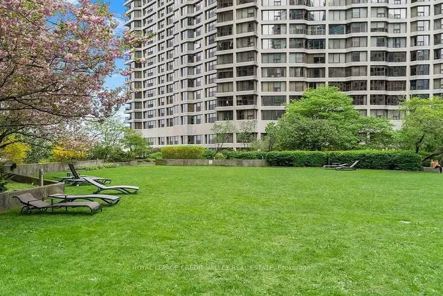 Additional image 29 of 33 Harbour Sq Unit 1421