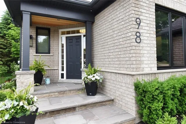 Additional image 3 of 98 Moore Cres