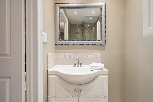 Additional image 34 of 1231 Blanshard Dr