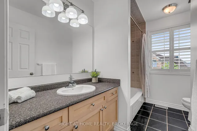 Additional image 40 of 928 Lancaster Blvd