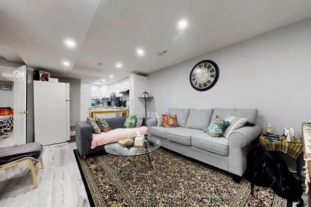 Additional image 33 of 656 Esprit Cres