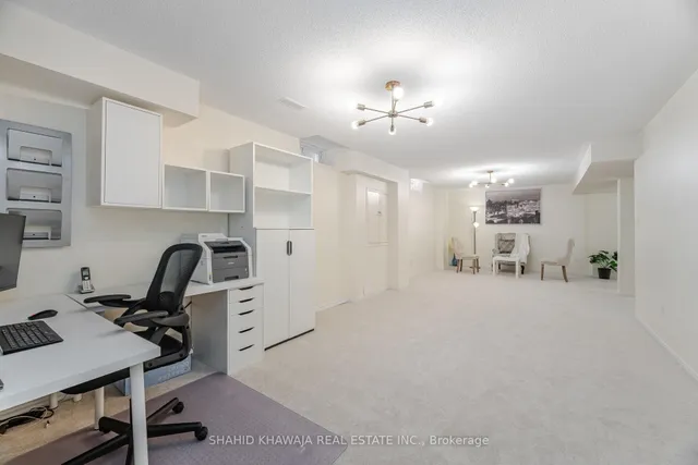 Additional image 37 of 355 Bessborough Dr