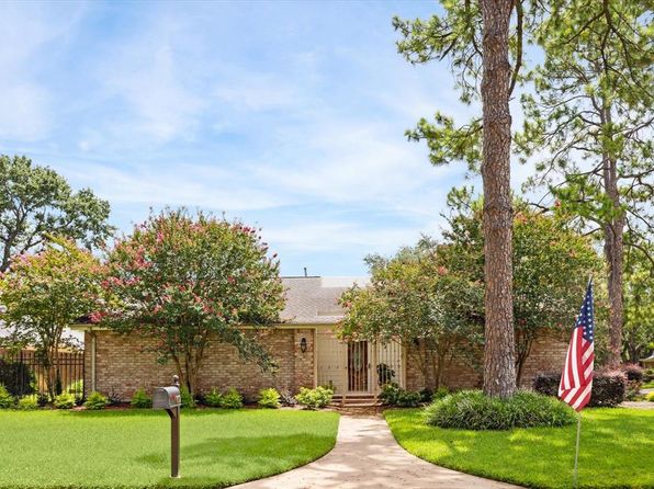 3002 Durban Dr, Houston, TX 77043