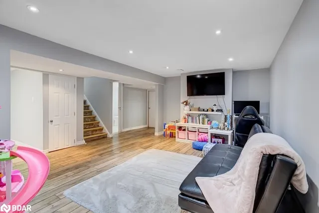 Additional image 18 of 42 Terrace Dr