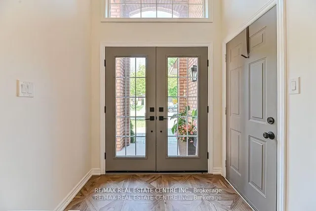 Additional image 4 of 2498 Longridge Cres