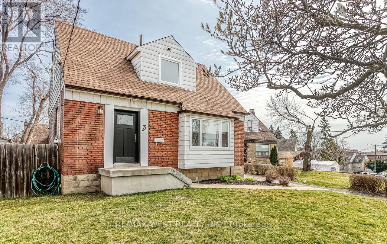 Property image for 3 GREENACRES ROAD|Toronto (Beechborough-Greenbrook), Ontario M6M4A6