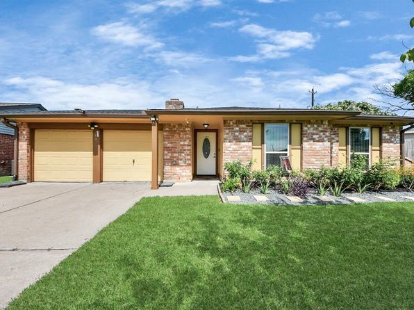 6102 S Briar Bayou Dr, Houston, TX 77072