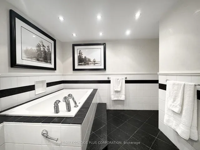 Additional image 21 of 55 Harbour Sq Unit 1917