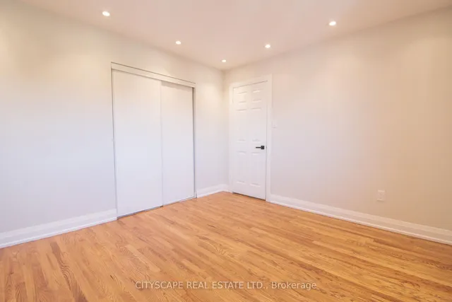 Additional image 22 of 43 Vintage Gate