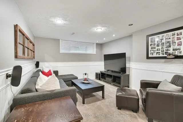 Additional image 24 of 31 Valecrest Ave