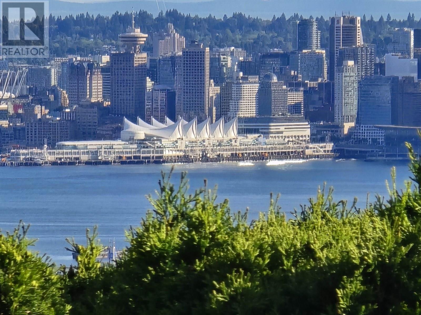 414 MONTROYAL BOULEVARD|North Vancouver, British Columbia V7N3E1