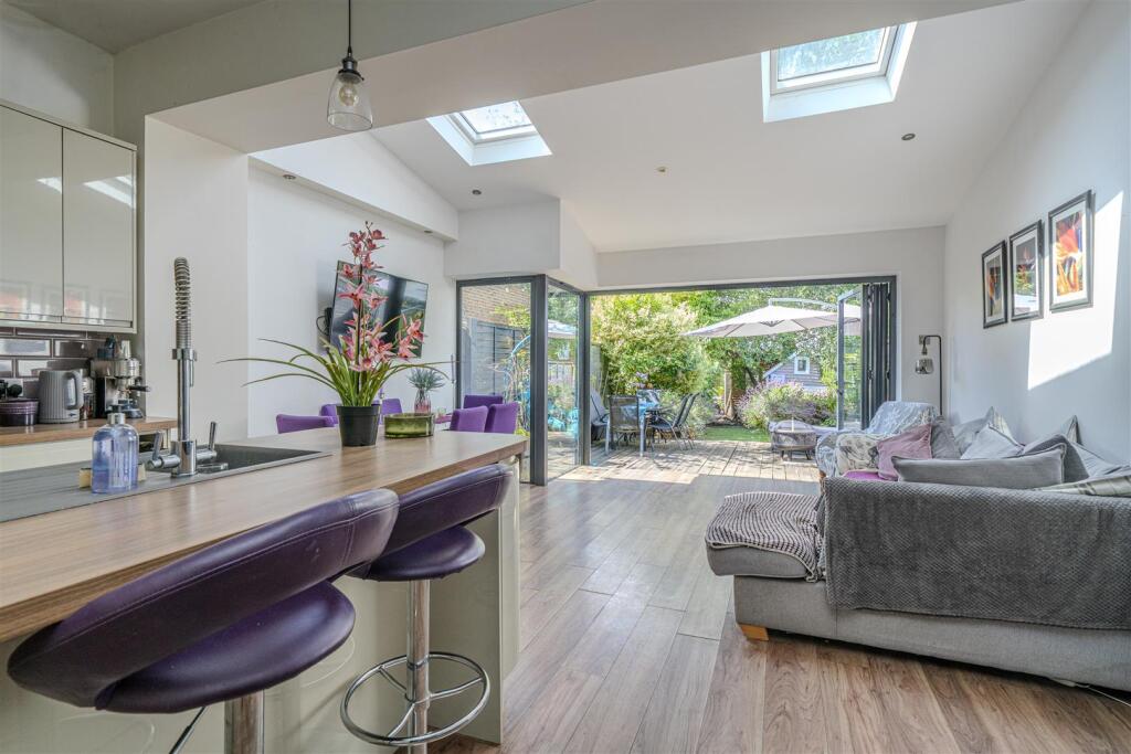 Additional image 2 of High Street, London Colney