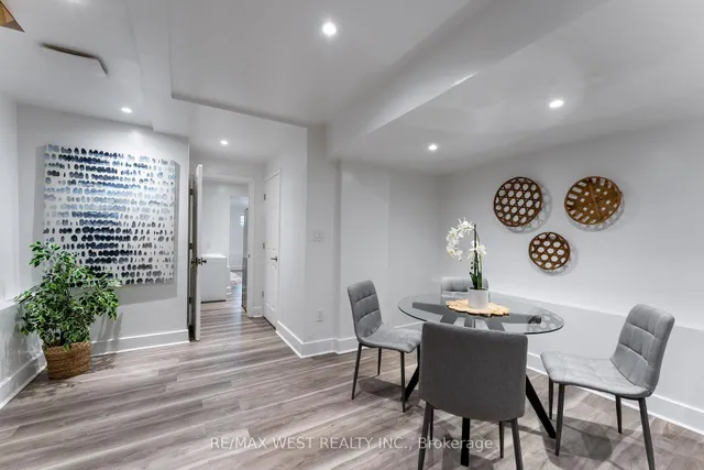 Additional image 34 of 52 Woodycrest Ave