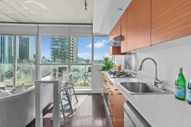 Additional image 4 of 375 King St Unit 1901