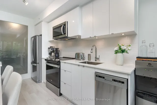 Additional image 7 of 1461 Lawrence Ave Unit 407