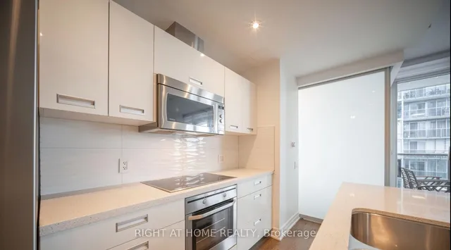 Additional image 22 of 88 Park Lawn Rd Unit 1010