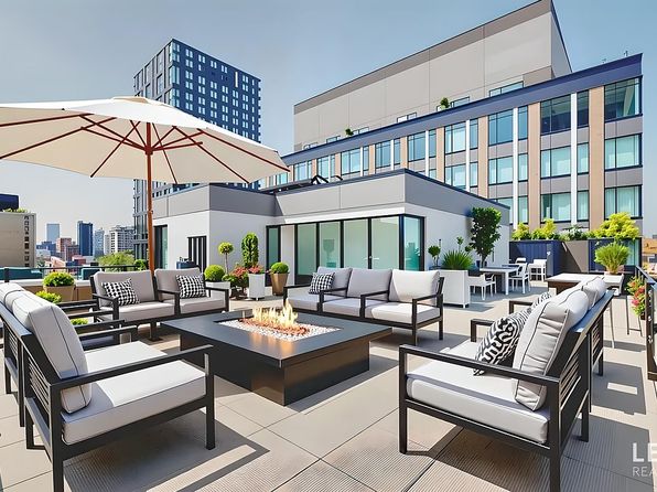 202 Broome St #9M, New York, NY 10002