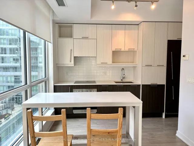 Additional image 12 of 199 Richmond St Unit 1004