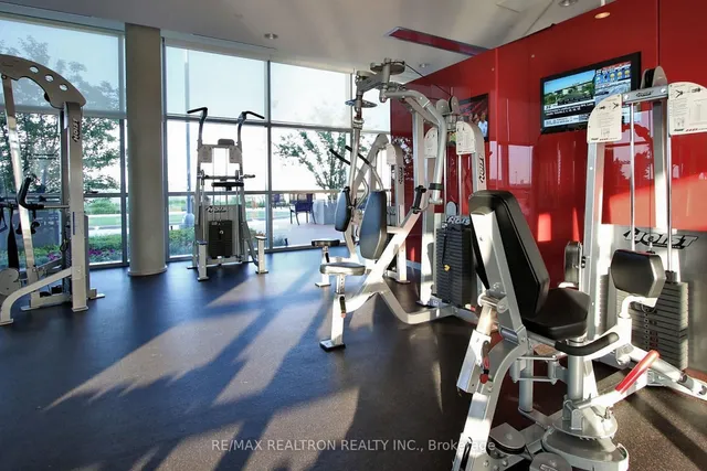 Additional image 19 of 125 Village Green Sq Unit 911