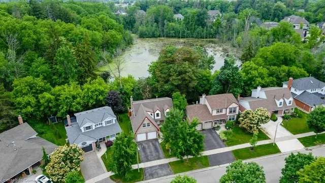 房产图片 38 - 33 Manitoulin Cres