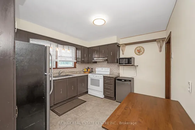 Additional image 12 of 676 Upper Wentworth St