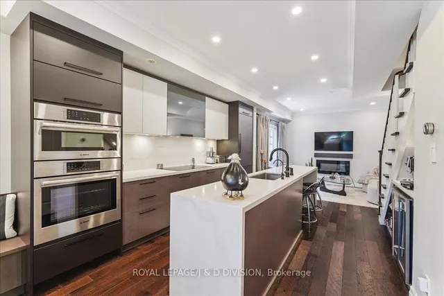 Additional image 8 of 361 Roehampton Ave