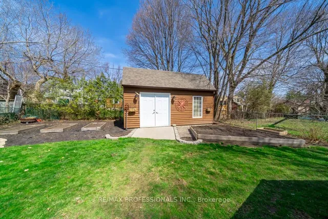 Additional image 33 of 82 Colonial Ave