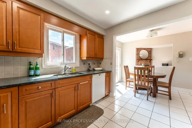 Additional image 18 of 17 Lavery Tr