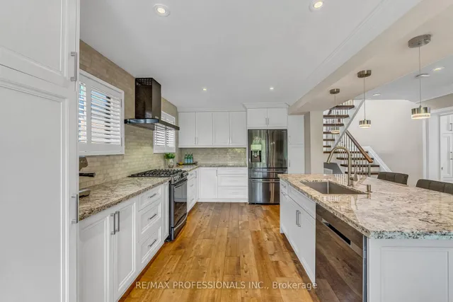 Additional image 18 of 53 Decarie Circ