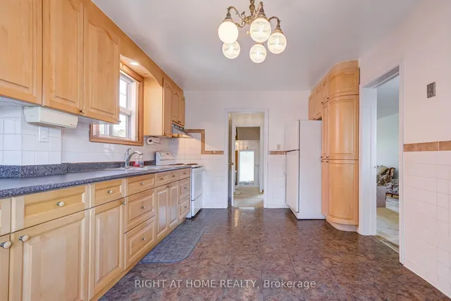 Additional image 23 of 124 Clairton Cres