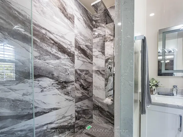 Additional image 22 of 38 Bottlebrush Dr