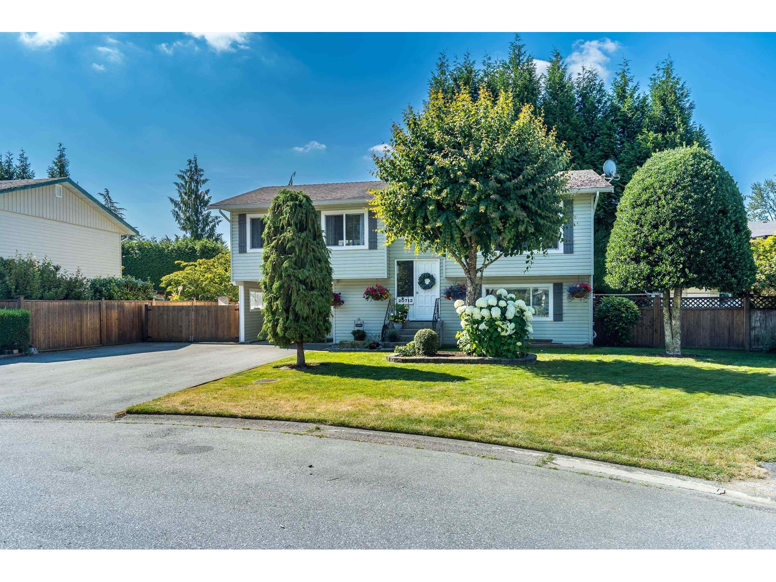 20712 52 AVENUE|Langley, British Columbia V3A6C7