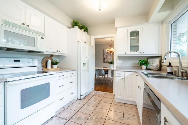 Additional image 10 of 5195 Cedarbook Cres