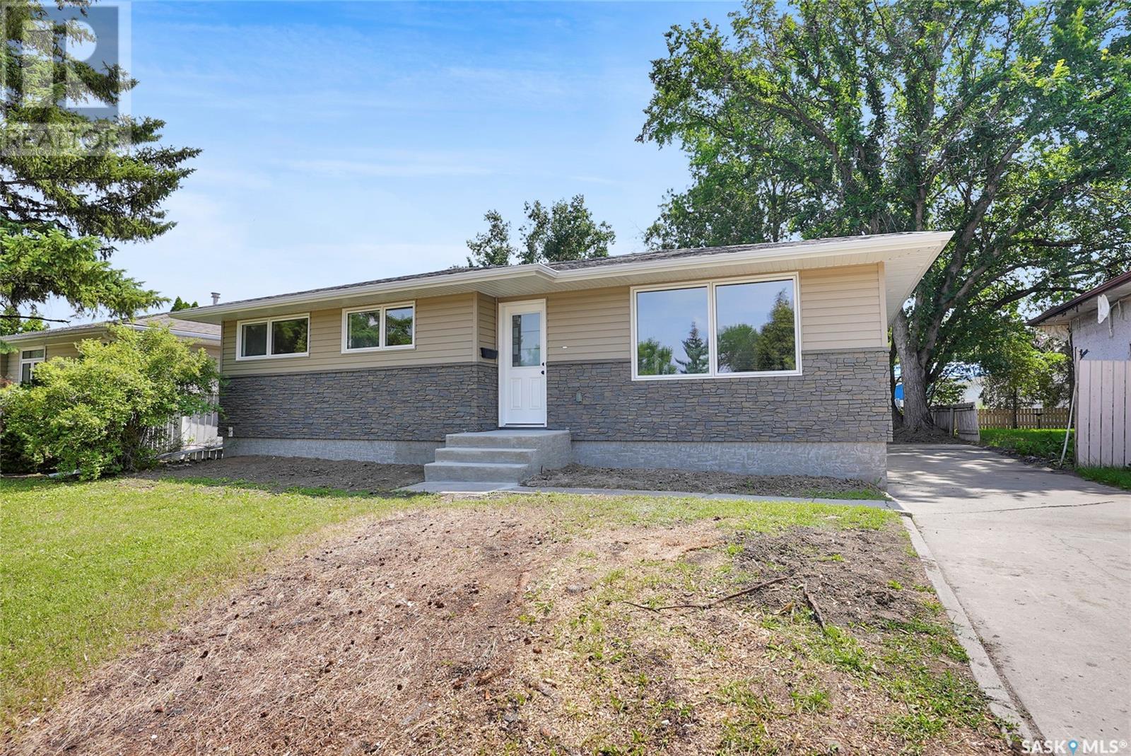 Property image for 1049 Simcoe STREET|Moose Jaw, Saskatchewan S6H3J3