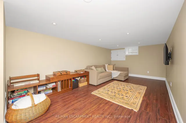 Additional image 35 of 1354 Edgeware Rd