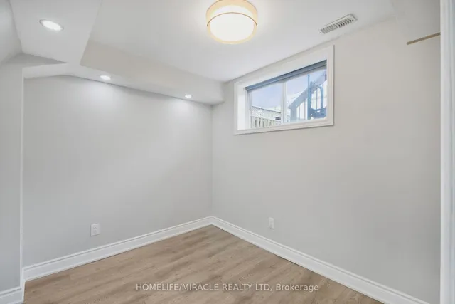 房产图片 31 - 365 Brisdale Dr