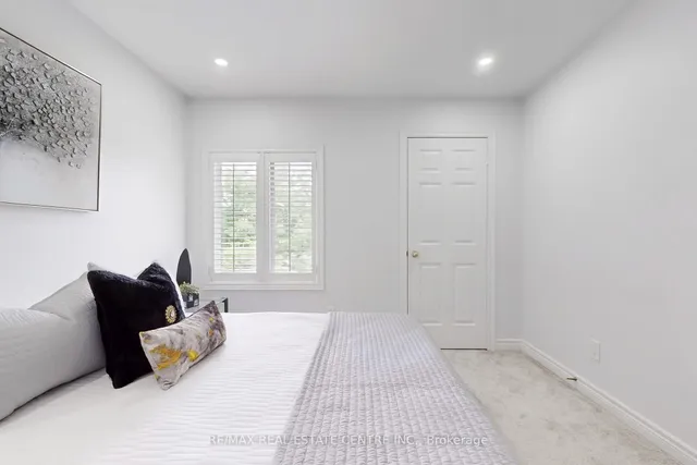 Additional image 34 of 5686 Whitehorn Ave