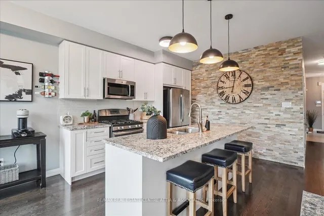 房产图片 10 - 755 Banks Cres