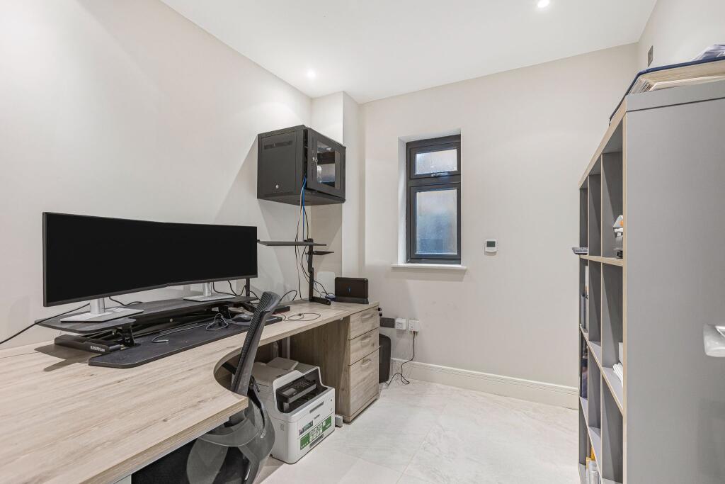 Additional image 11 of Pine Grove, Brookmans Park, AL9