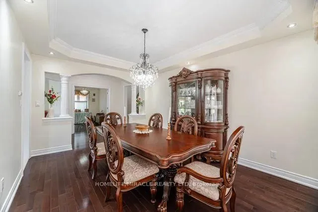 Additional image 9 of 2373 Rideau Dr