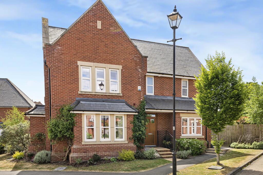 Butterwick Way, Welwyn, Hertfordshire, AL6