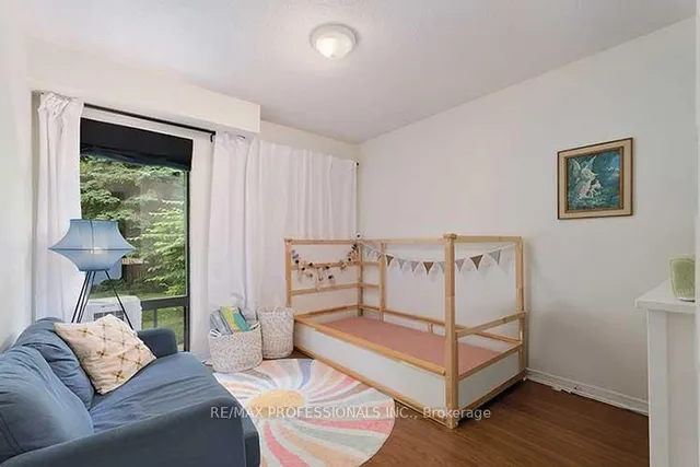 Additional image 10 of 164 Quebec Ave